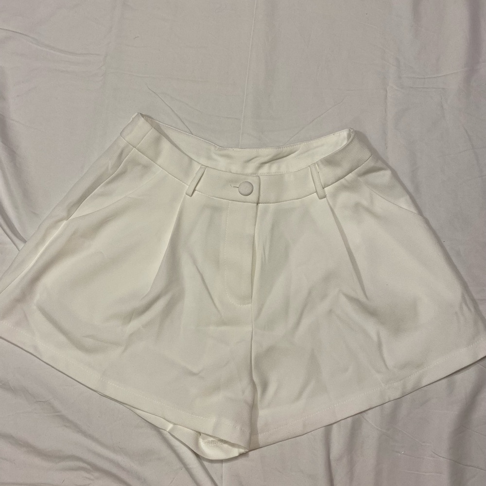 Petite White Wide Leg Shorts Size Medium